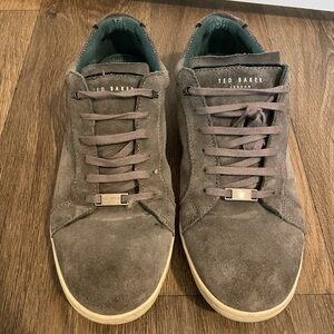 Size 10 men’s navy suede Ted Baker sneaker. Comfy!